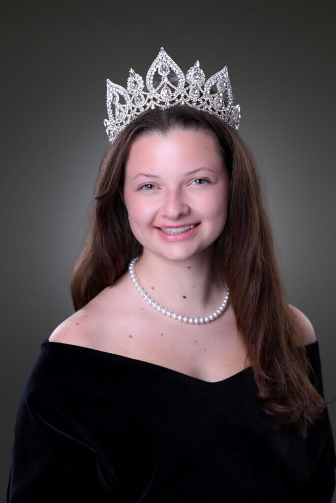 Debutante Anna-Marie Elise Bargas i