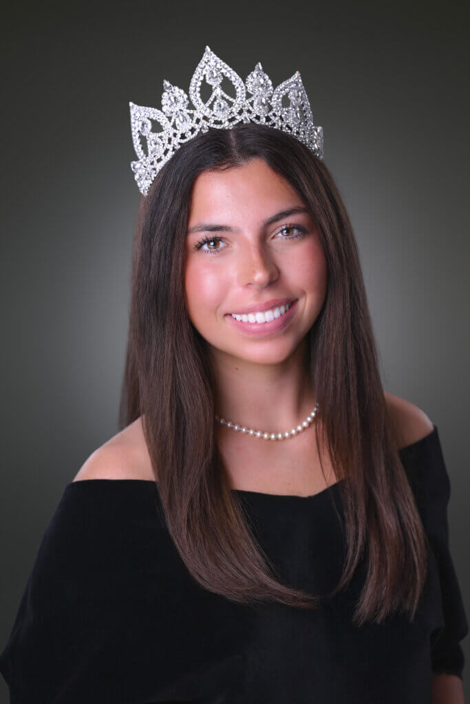 Debutante Elizabeth Lynne Bourg